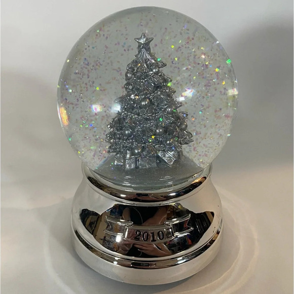 Elegant 2010 Silver Holiday Tree Winter Snowglobe O Christmas Tree Music Decor - Picture 5 of 6